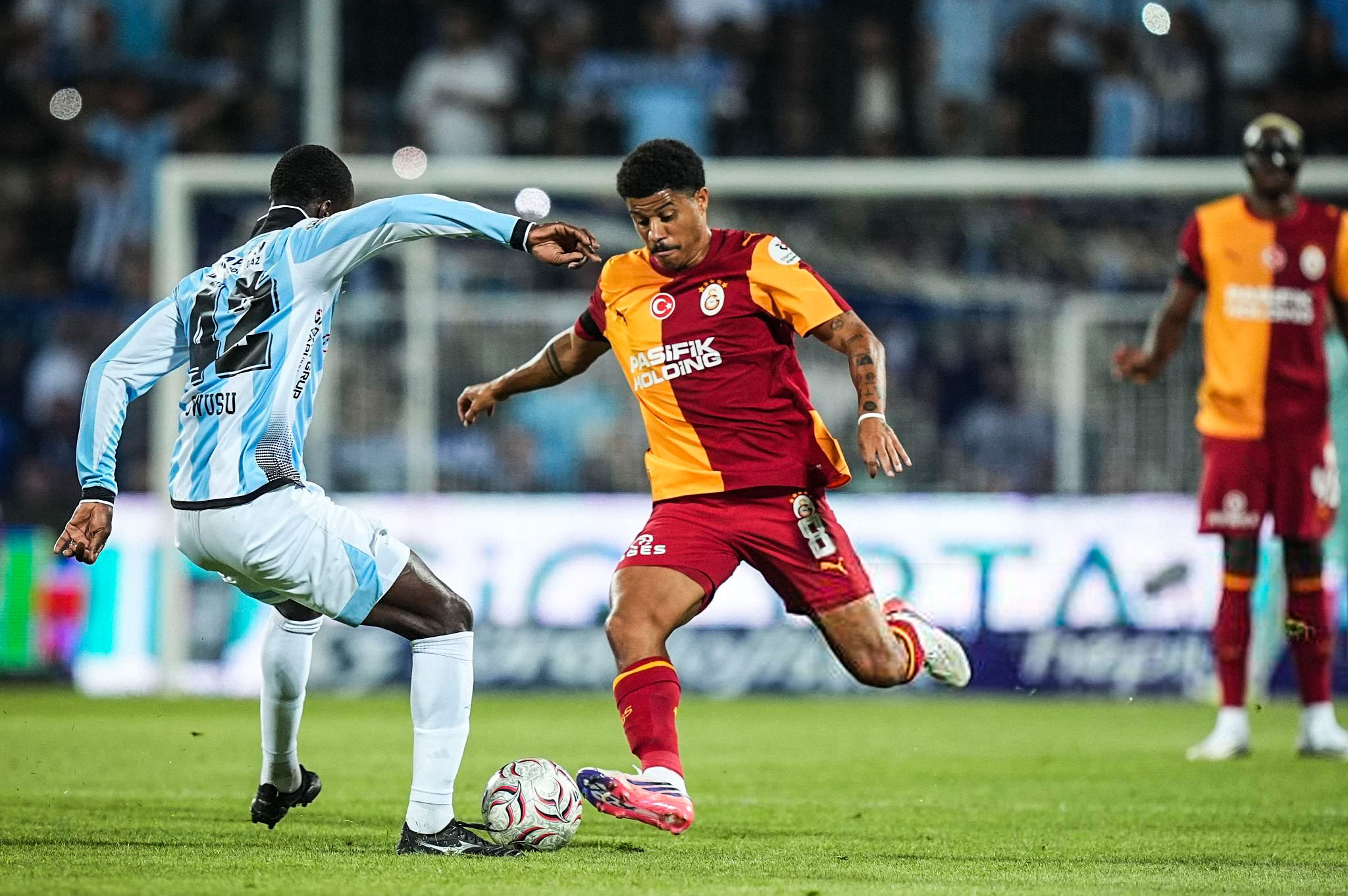 GABRIEL SARA BRILHA NOVAMENTE E SERVE ASSISTÊNCIA EM VITÓRIA DO GALATASARAY NA SÜPER LIG