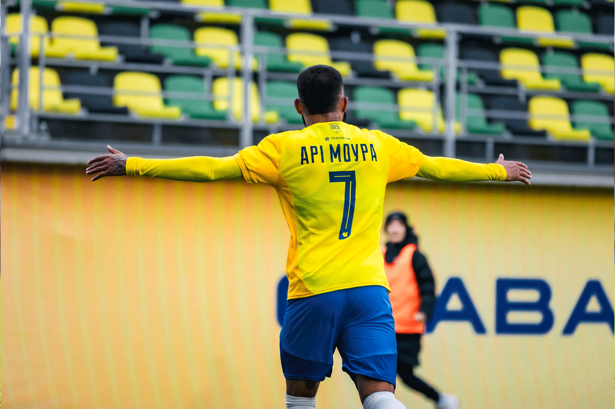 VITÓRIA COM GOLAÇO DE ARI MOURA.